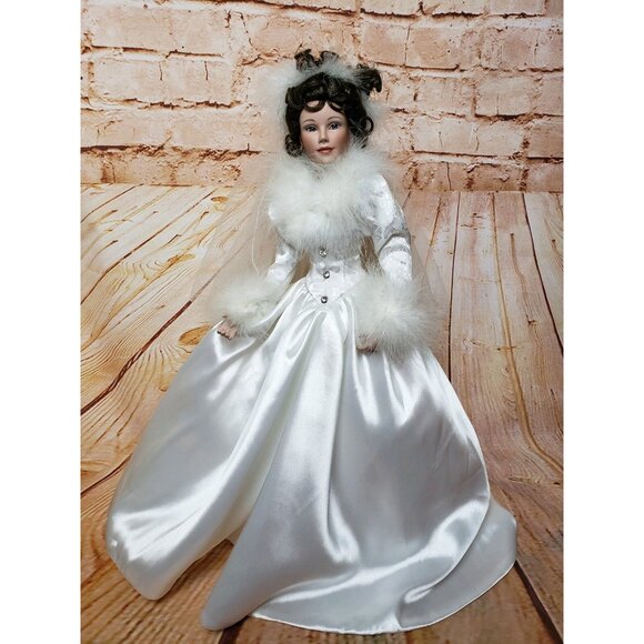 Ashton Drake 1996 "Winter Romance" Bride Doll / Sandra Bilotto Porcelain Doll - Picture 6 of 10